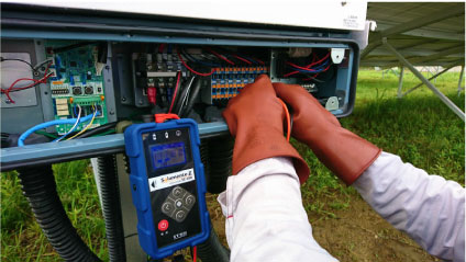 特殊機器で細部までチェック01